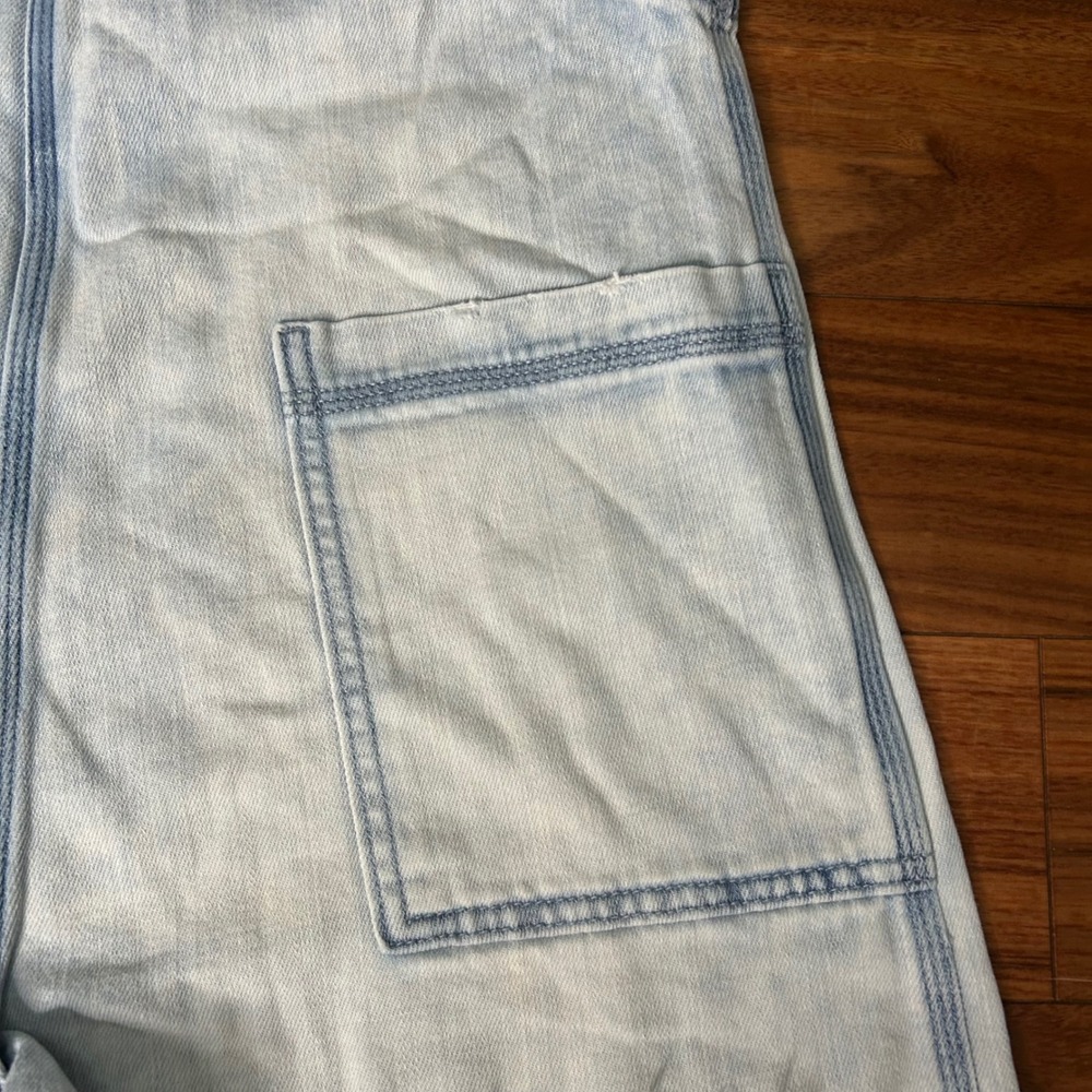 Aerie Light Wash Denim relaxed Shortalls Frayed Hem Adjustable Straps M - Picture 2 of 9